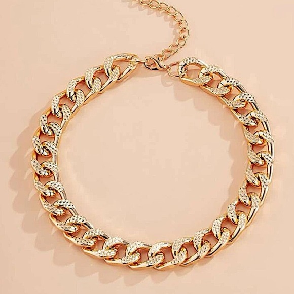 Gold Exaggerated Statement Choker Necklace - Picture 3 of 4